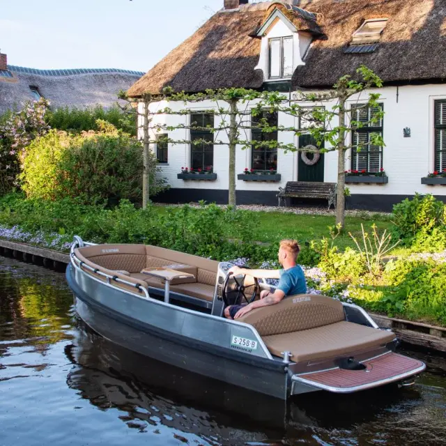 Sloep Giethoorn Lounge